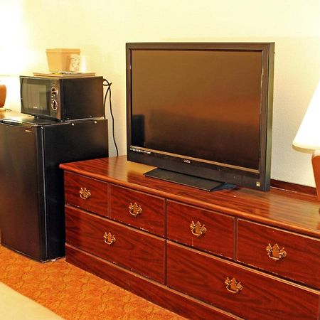 Angel Inn - By The Strip Branson Extérieur photo