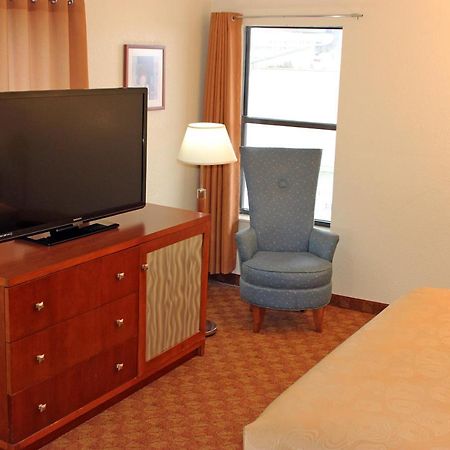 Angel Inn - By The Strip Branson Extérieur photo