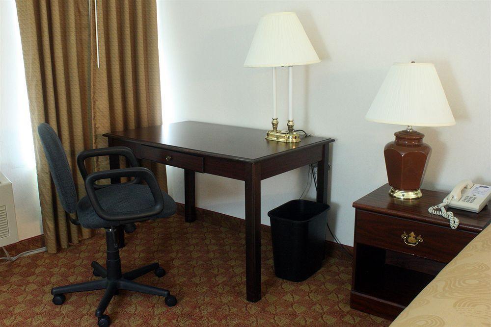 Angel Inn - By The Strip Branson Extérieur photo