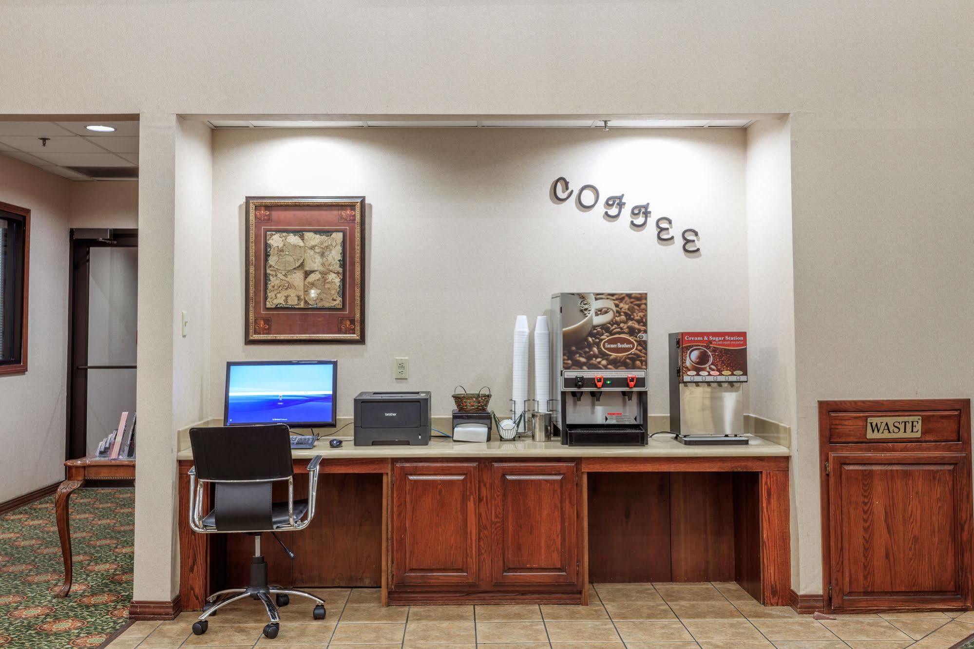 Angel Inn - By The Strip Branson Extérieur photo