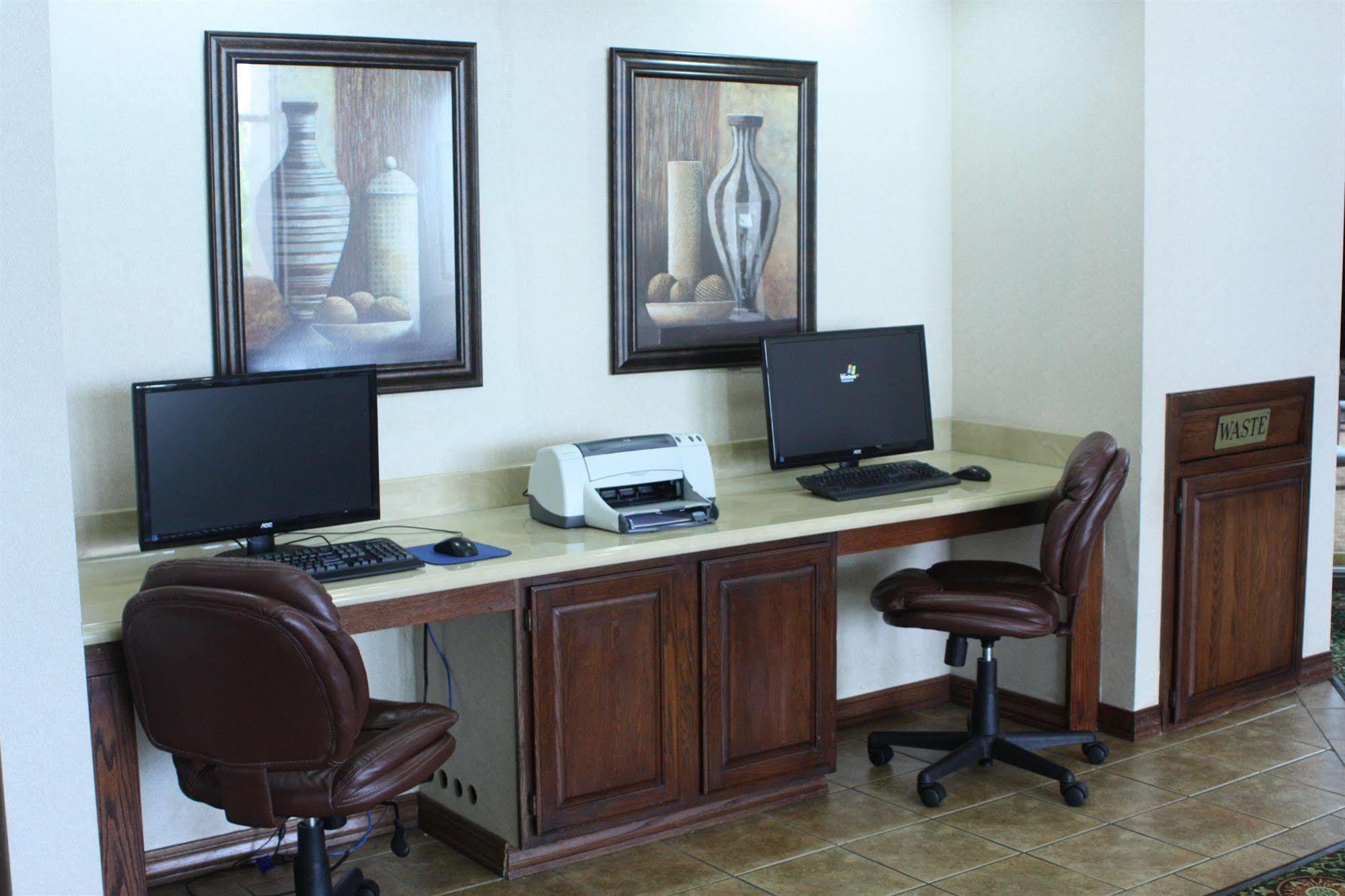 Angel Inn - By The Strip Branson Extérieur photo