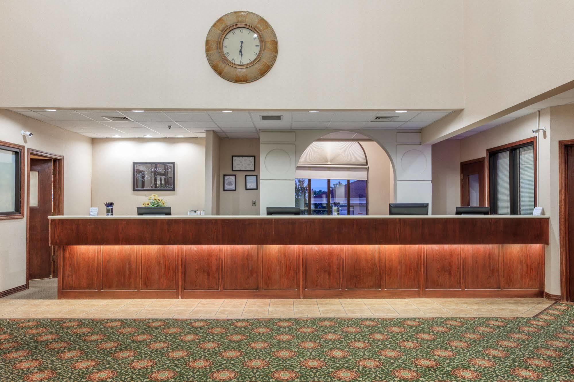 Angel Inn - By The Strip Branson Extérieur photo