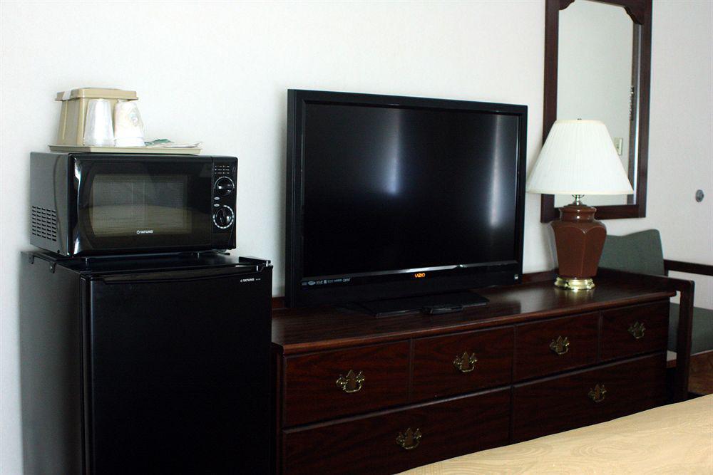 Angel Inn - By The Strip Branson Extérieur photo