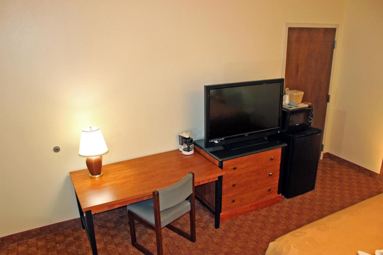 Angel Inn - By The Strip Branson Extérieur photo