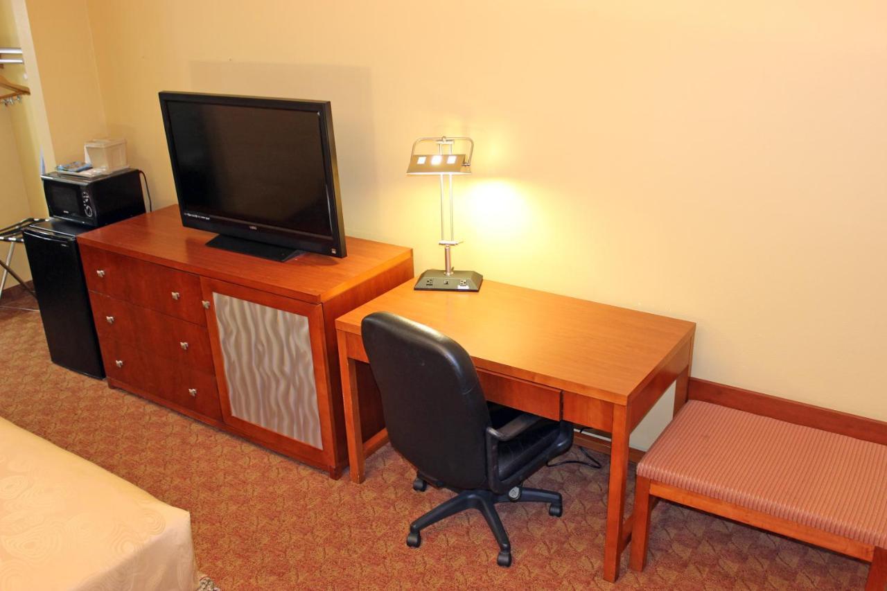 Angel Inn - By The Strip Branson Extérieur photo
