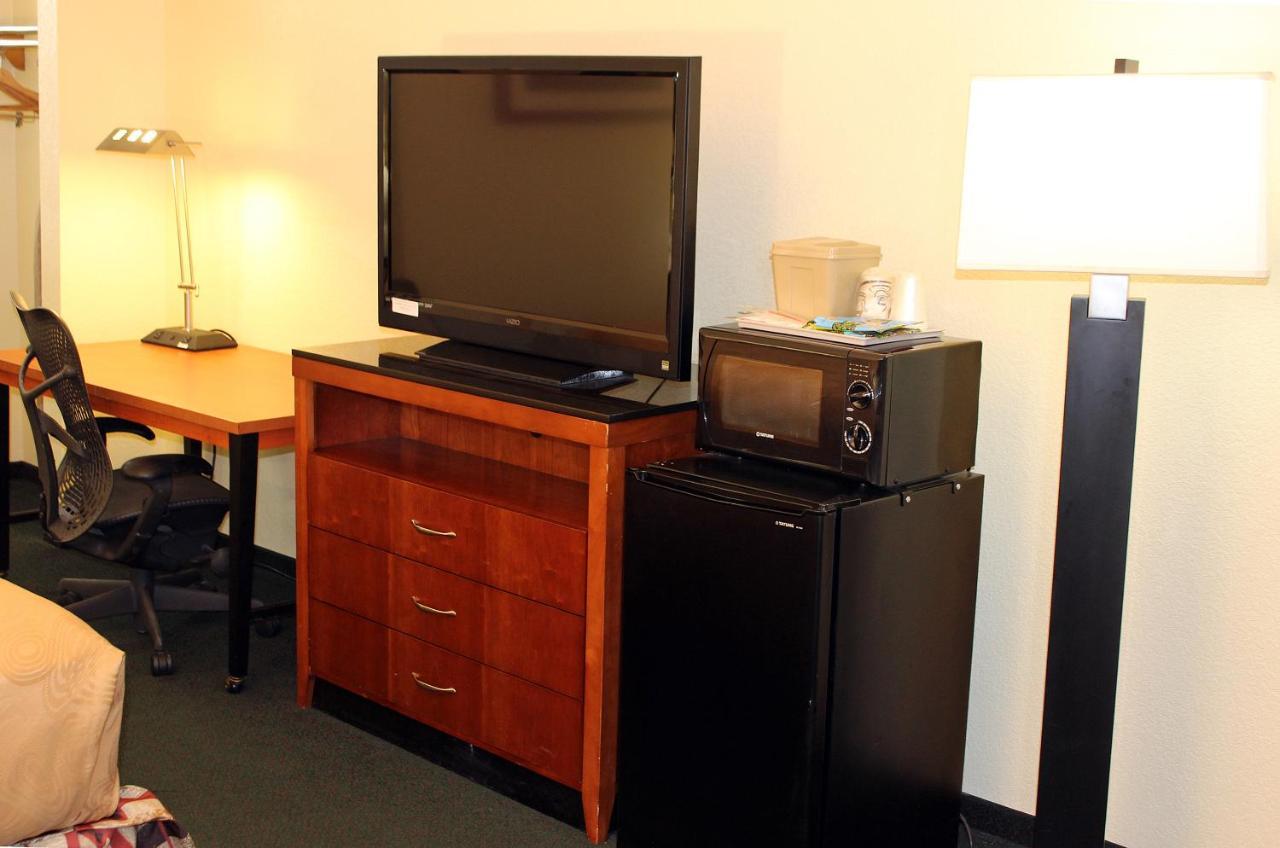 Angel Inn - By The Strip Branson Extérieur photo