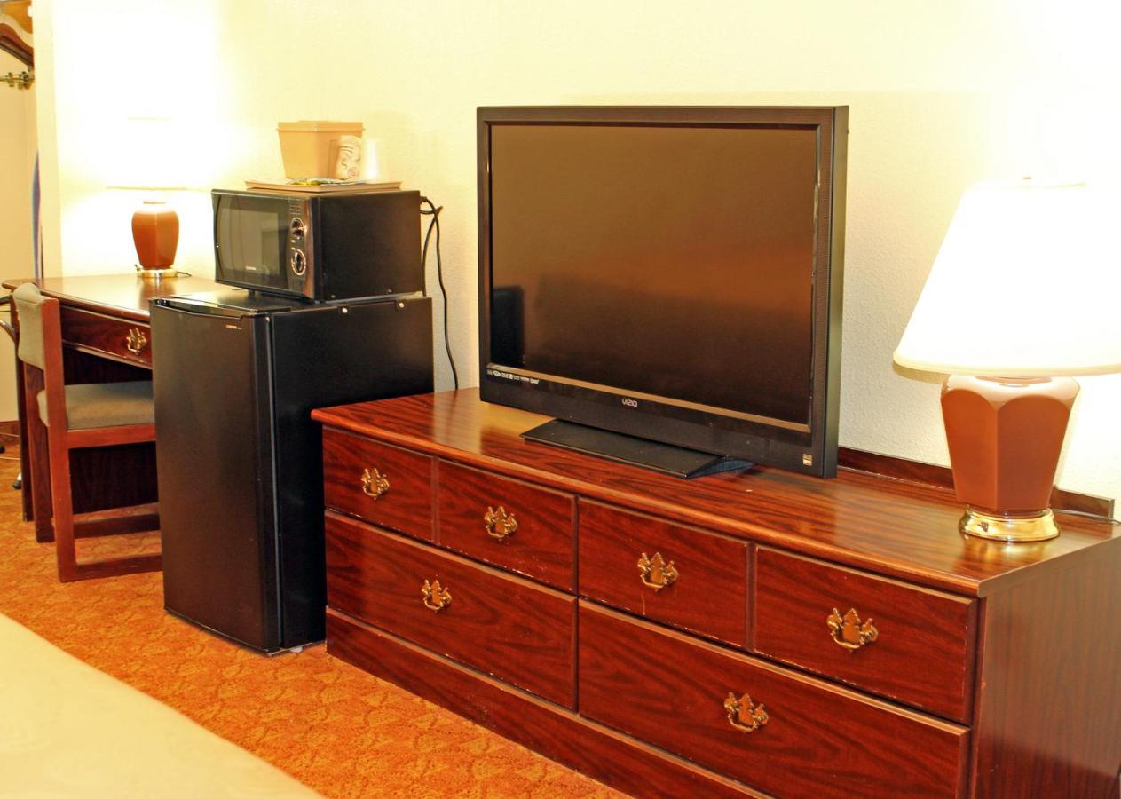 Angel Inn - By The Strip Branson Extérieur photo
